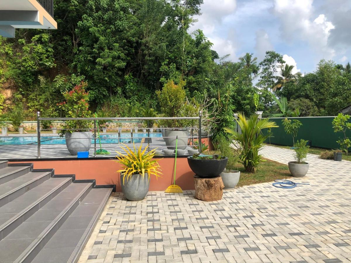 Paradise Hilltop Villa & Apartment Galle Bagian luar foto