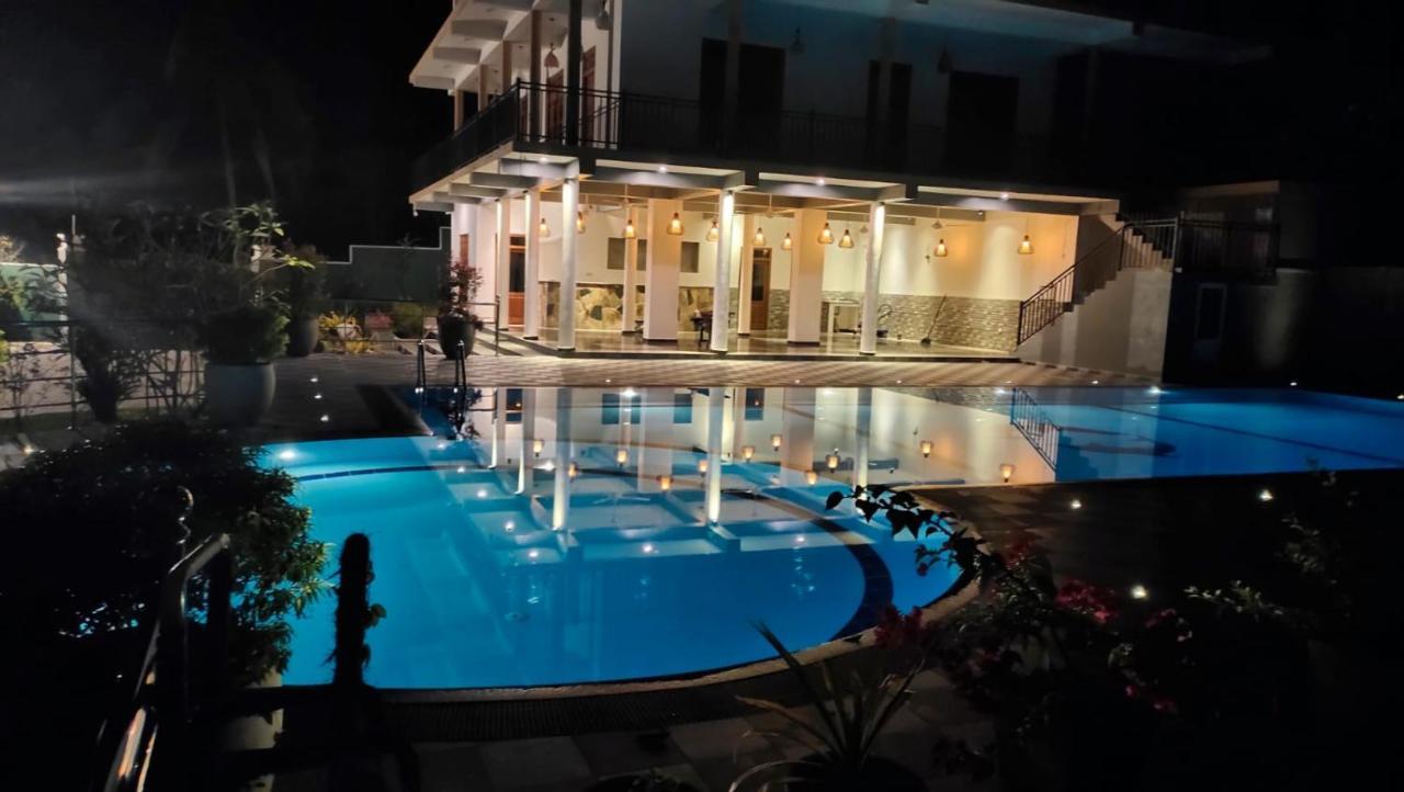 Paradise Hilltop Villa & Apartment Galle Bagian luar foto