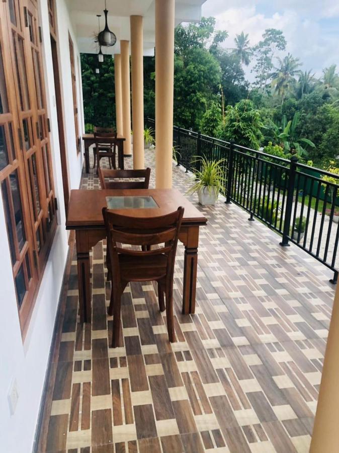 Paradise Hilltop Villa & Apartment Galle Bagian luar foto